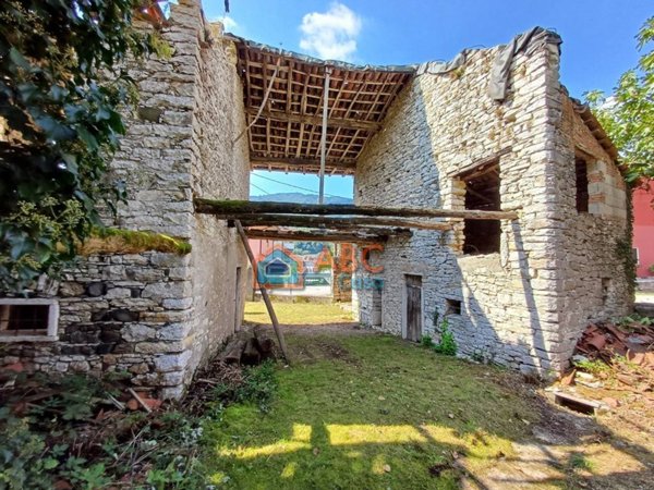 casa indipendente in vendita a Chiampo in zona Arso