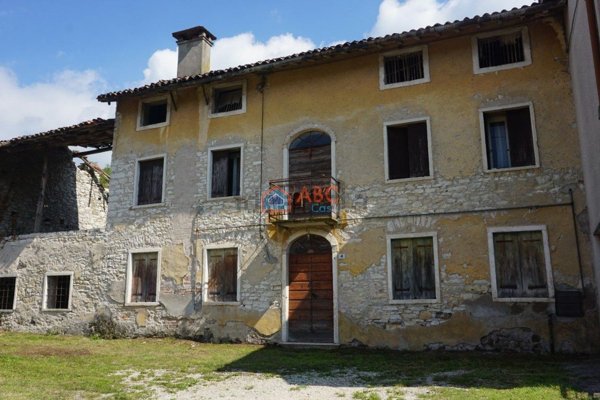 casa indipendente in vendita a Chiampo