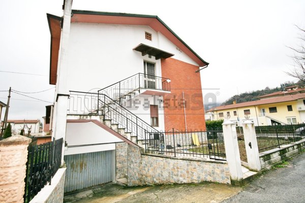 casa indipendente in vendita a Chiampo