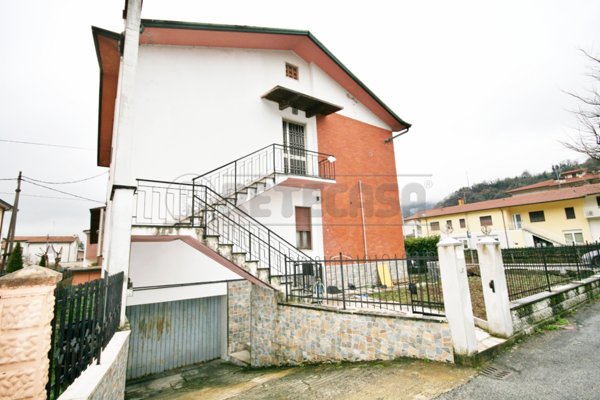 casa indipendente in vendita a Chiampo