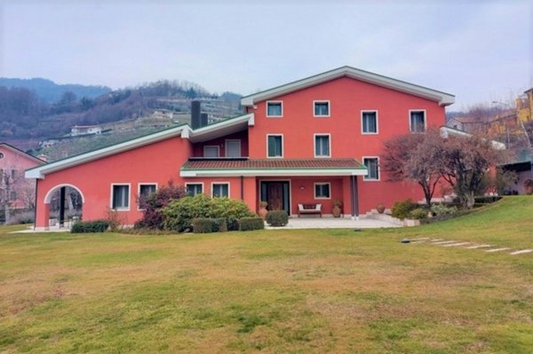 casa indipendente in vendita a Chiampo