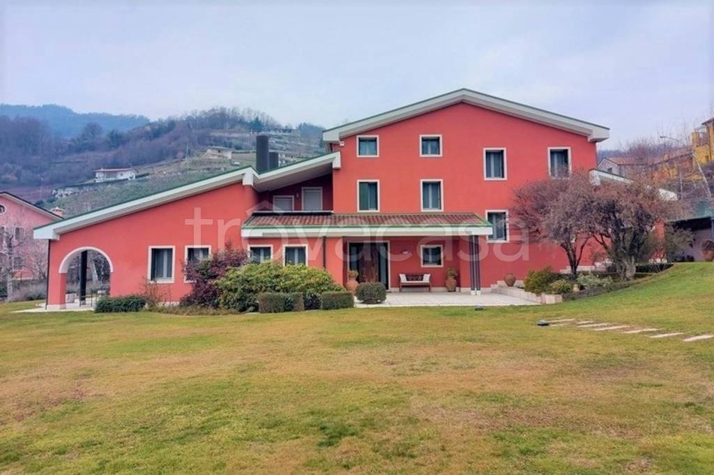 casa indipendente in vendita a Chiampo