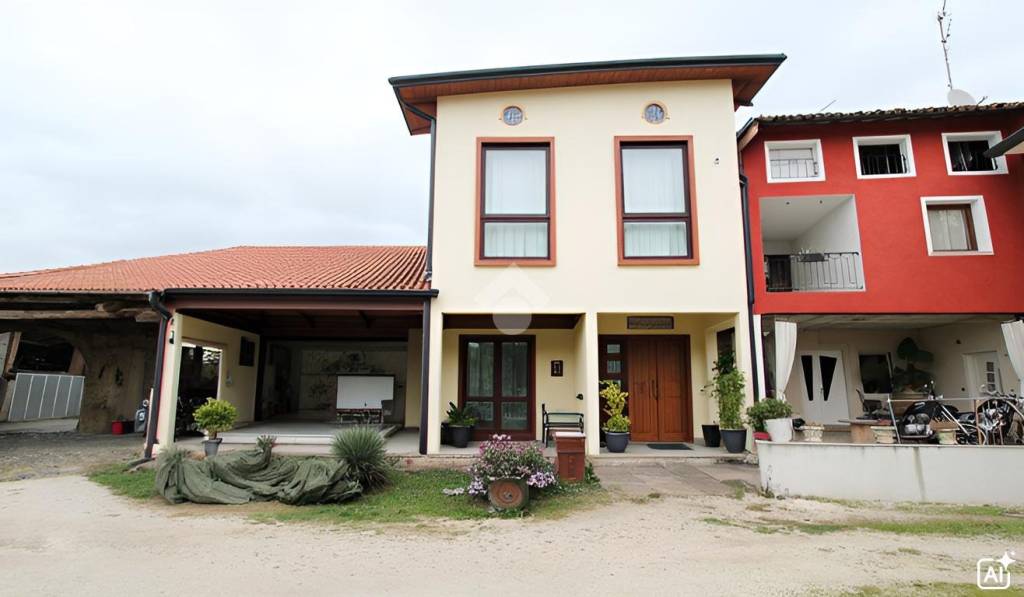 casa indipendente in vendita a Chiampo