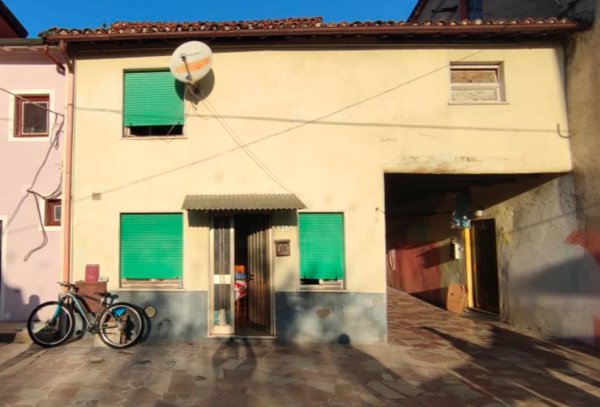 casa indipendente in vendita a Chiampo