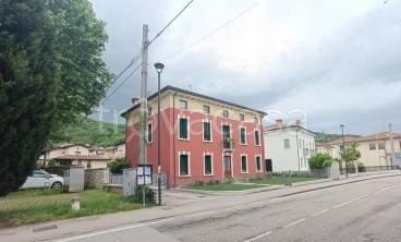 casa indipendente in vendita a Chiampo