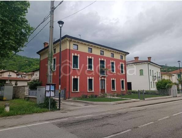 casa indipendente in vendita a Chiampo