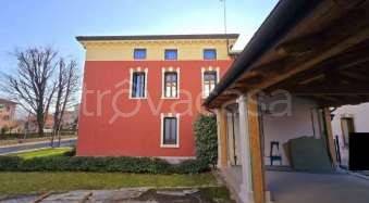 casa indipendente in vendita a Chiampo