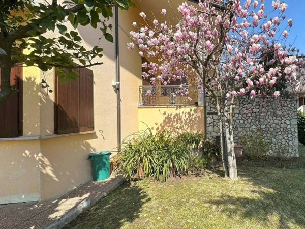 casa indipendente in vendita a Chiampo