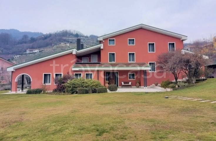 casa indipendente in vendita a Chiampo