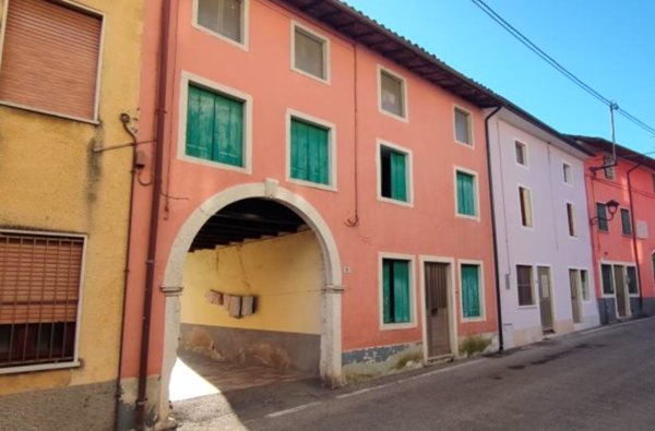 casa indipendente in vendita a Chiampo