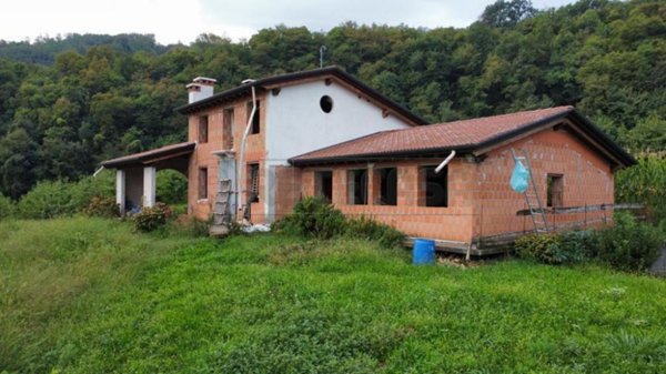 casa indipendente in vendita a Chiampo