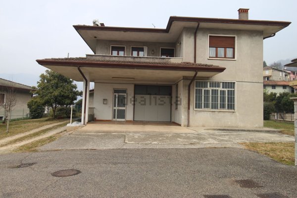 casa indipendente in vendita a Chiampo