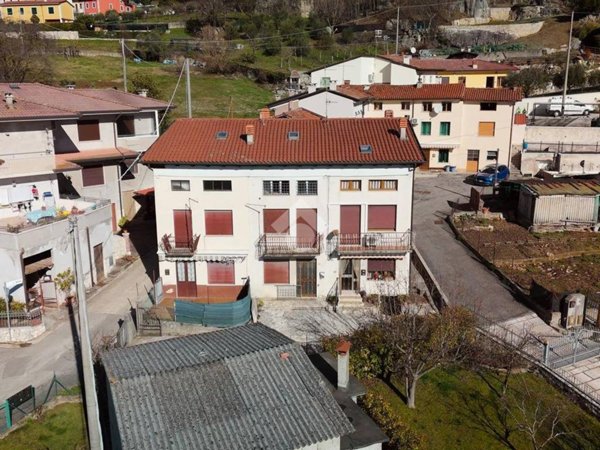 casa indipendente in vendita a Chiampo