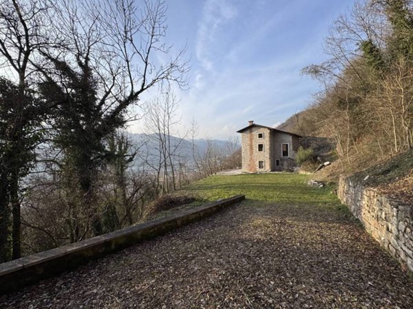 casa indipendente in vendita a Chiampo