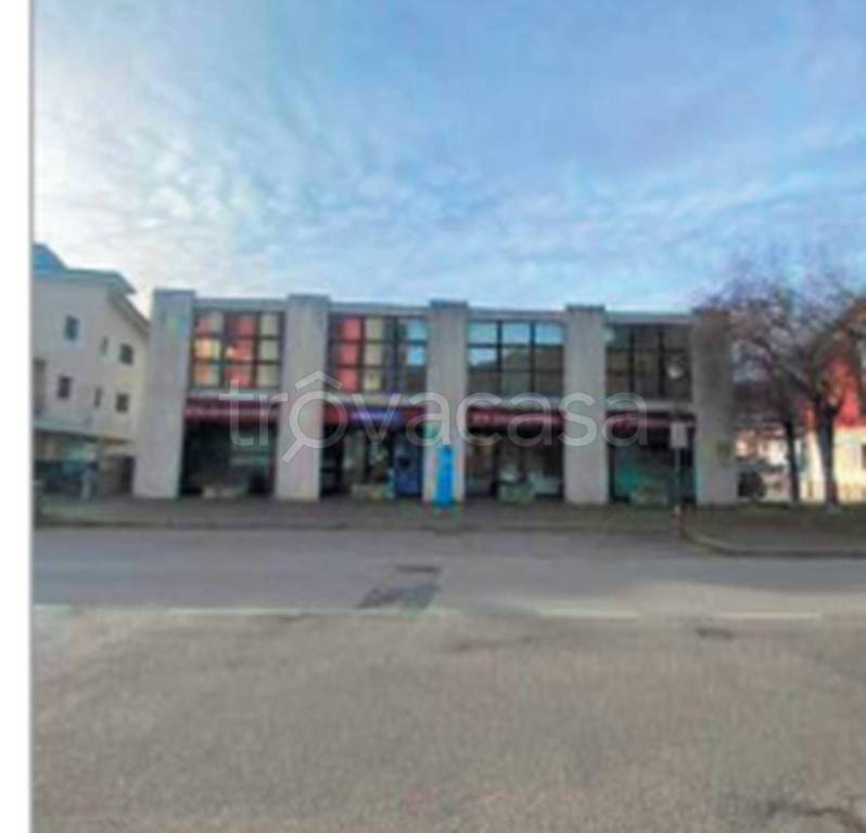 locale commerciale in vendita a Chiampo