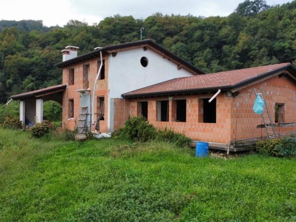 casa indipendente in vendita a Chiampo