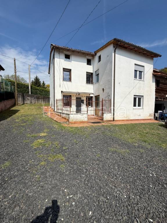 casa indipendente in vendita a Chiampo
