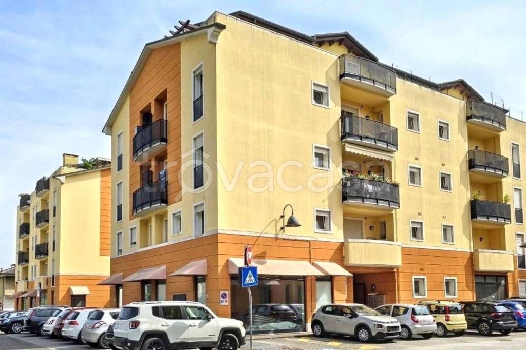 negozio in vendita a Chiampo