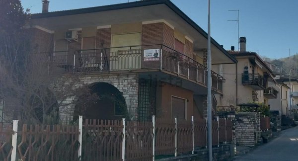 casa indipendente in vendita a Chiampo