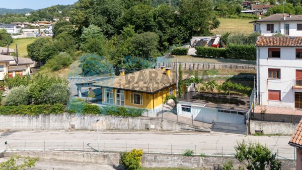 casa indipendente in vendita a Chiampo