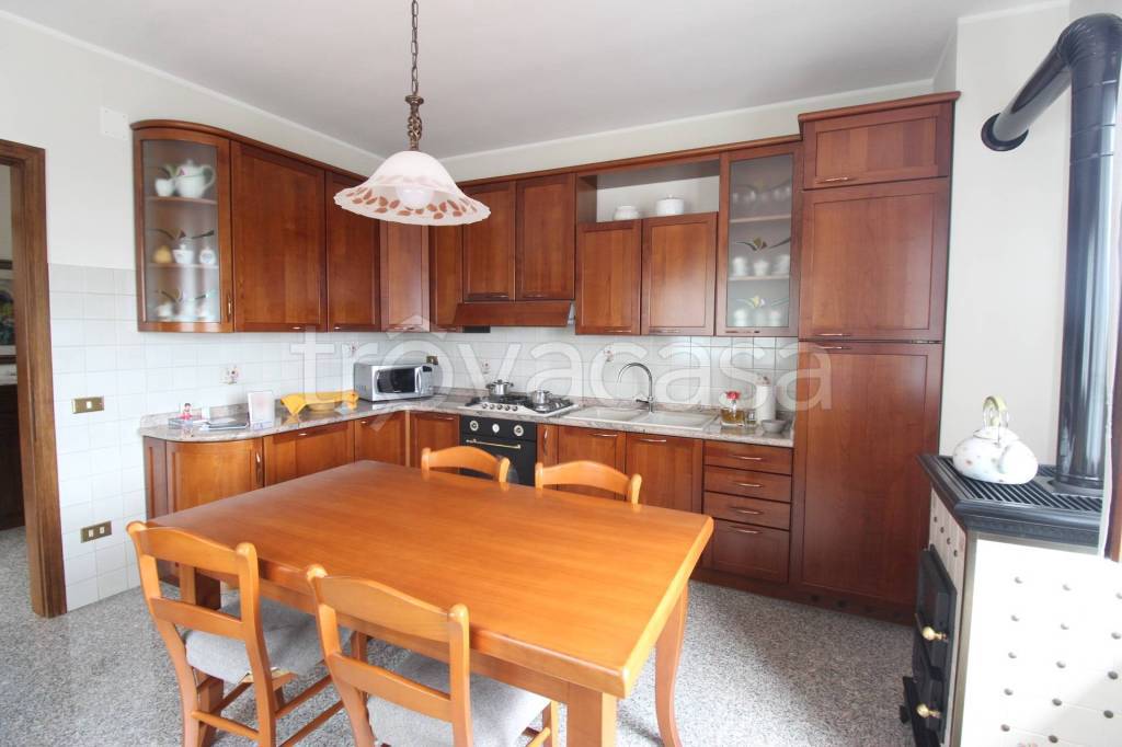 casa indipendente in vendita a Chiampo