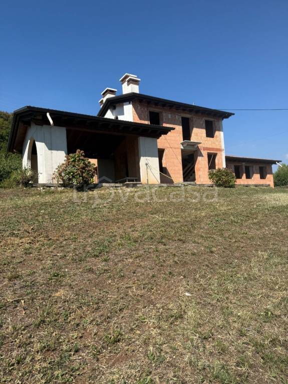 casa indipendente in vendita a Chiampo
