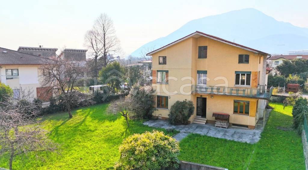 casa indipendente in vendita a Chiuppano