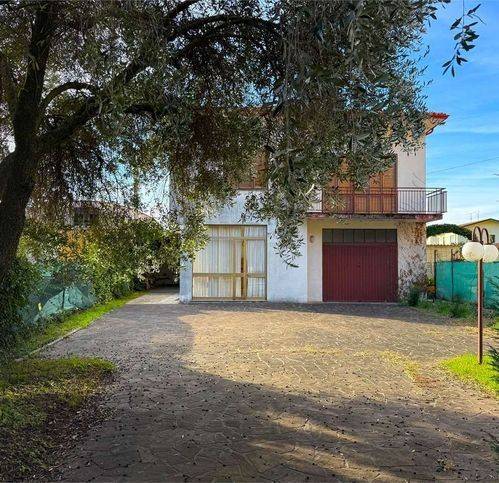 casa indipendente in vendita a Chiuppano