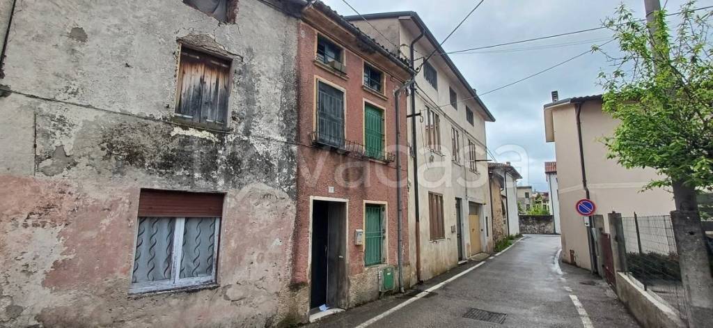 casa indipendente in vendita a Chiuppano