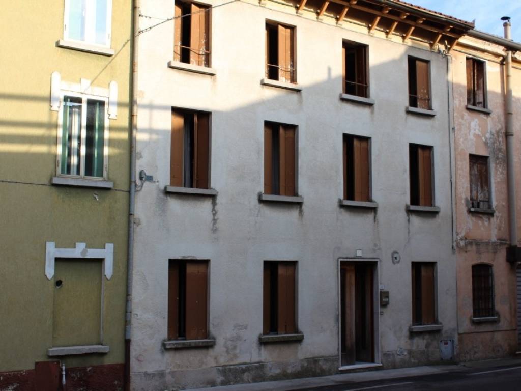 casa indipendente in vendita a Chiuppano