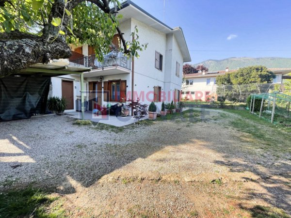 casa indipendente in vendita a Chiuppano