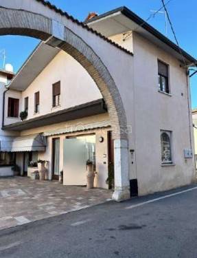 negozio in vendita a Chiuppano