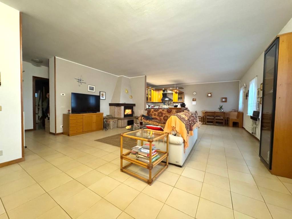 casa indipendente in vendita a Cogollo del Cengio