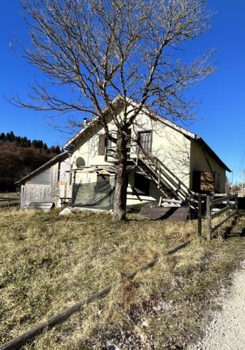 casa indipendente in vendita a Cogollo del Cengio in zona Casale