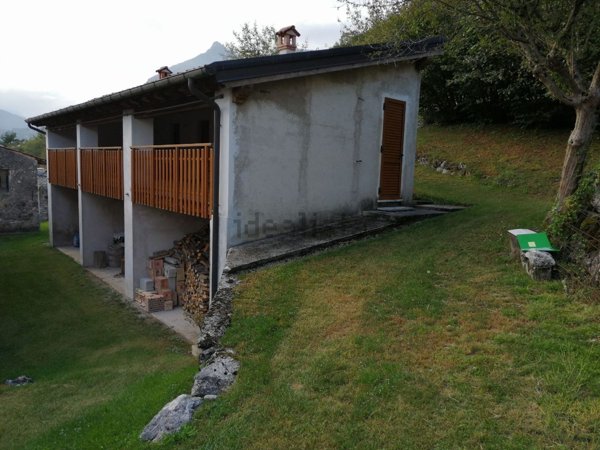 casa indipendente in vendita a Cogollo del Cengio in zona Casale