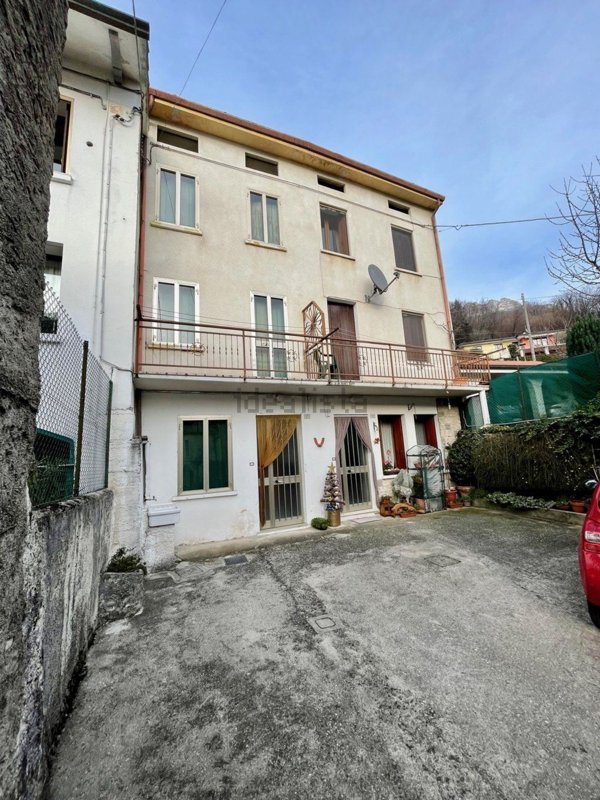 casa indipendente in vendita a Cogollo del Cengio