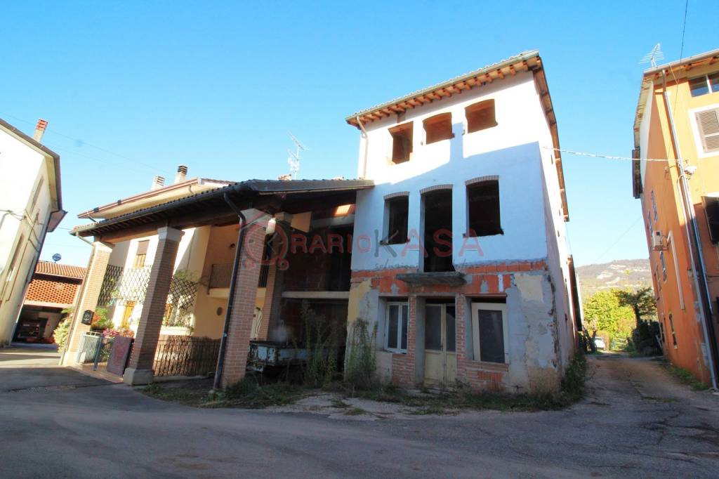 casa indipendente in vendita a Cornedo Vicentino