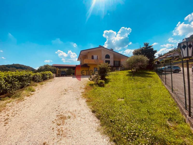 casa indipendente in vendita a Cornedo Vicentino in zona Cereda