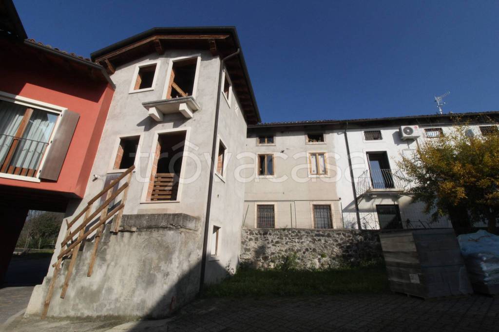 casa indipendente in vendita a Cornedo Vicentino in zona Cereda