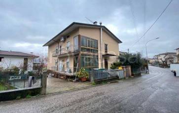 casa indipendente in vendita a Cornedo Vicentino