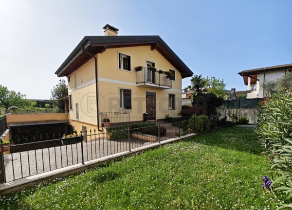 casa indipendente in vendita a Cornedo Vicentino in zona Cereda