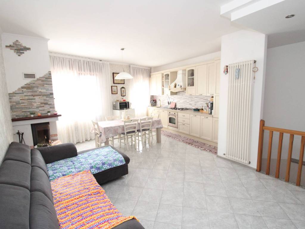 casa indipendente in vendita a Cornedo Vicentino