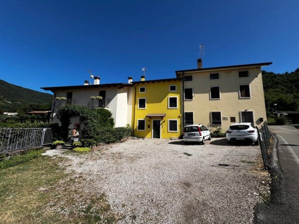 casa indipendente in vendita a Cornedo Vicentino in zona Cereda