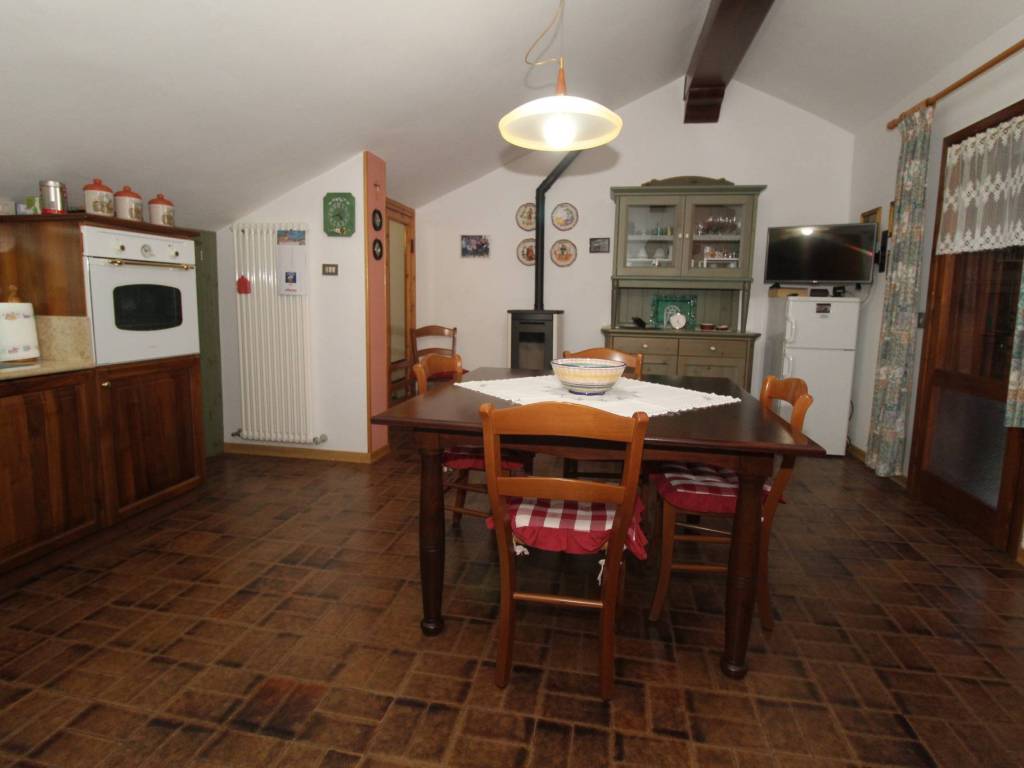 appartamento in vendita a Cornedo Vicentino in zona Muzzolon