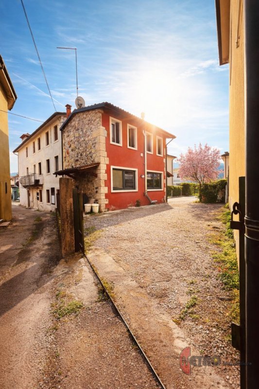casa indipendente in vendita a Cornedo Vicentino