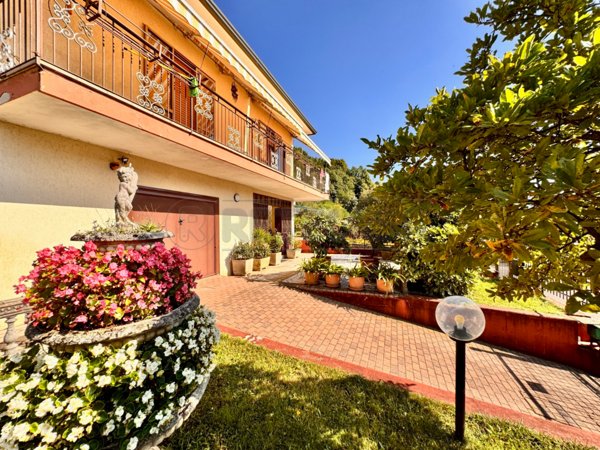 casa indipendente in vendita a Cornedo Vicentino in zona Spagnago