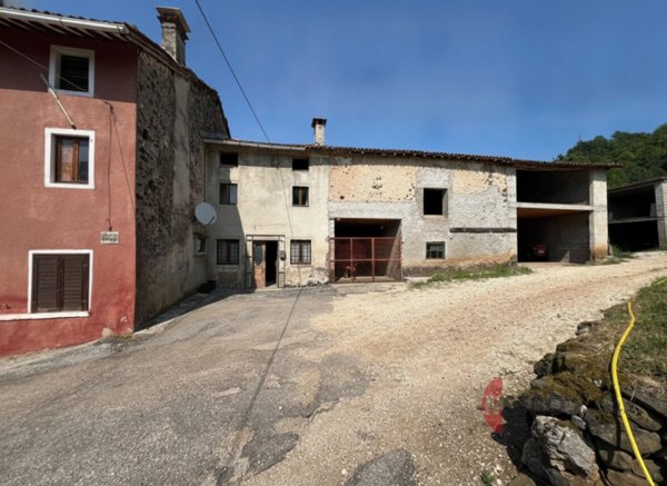 casa indipendente in vendita a Cornedo Vicentino in zona Muzzolon