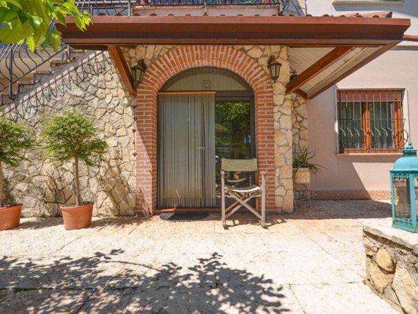 casa indipendente in vendita a Costabissara
