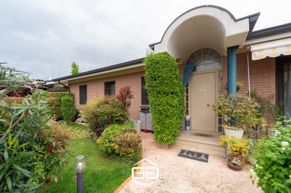 casa indipendente in vendita a Costabissara
