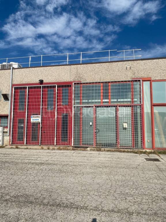 locale commerciale in vendita a Costabissara in zona Motta